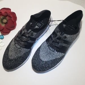 NWT Gap Stylish Sneaker  Shoes size (8)